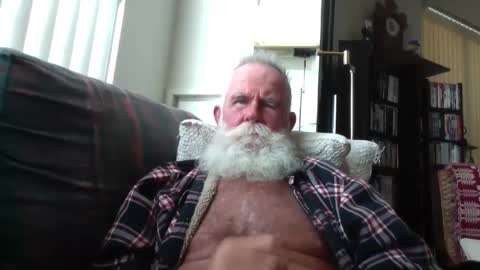 Snapshot of beardbushy chatting on 10/02/25, 02:35 beardbushy online show from 10/02/25, 02:35