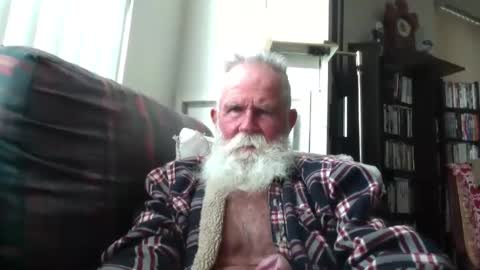 Snapshot of beardbushy chatting on 10/08/25, 01:42 beardbushy online show from 10/08/25, 01:42