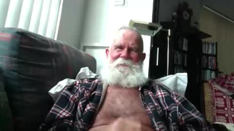 Snapshot of beardbushy chatting on 04/29/26, 02:21 beardbushy online show from 04/29/26, 02:21
