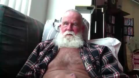 Snapshot of beardbushy chatting on 05/05/26, 02:25 beardbushy online show from 05/05/26, 02:25
