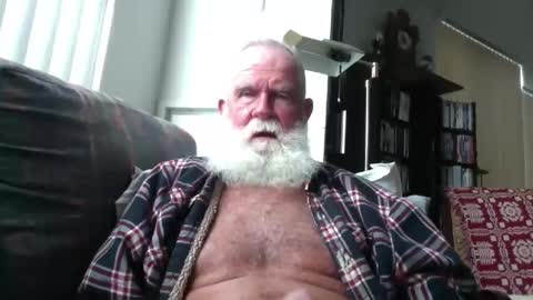 Snapshot of beardbushy chatting on 05/24/26, 03:39 beardbushy online show from 05/24/26, 03:39