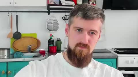 Snapshot of bearded_legend chatting on 07/22/26, 04:37 Zeus online show from 07/22/26, 04:37