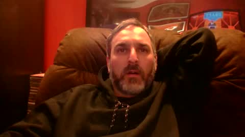 Snapshot of beardedambition chatting on 04/25/26, 12:02 beardedambition online show from 04/25/26, 12:02