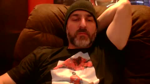 Snapshot of beardedambition chatting on 04/25/26, 11:24 beardedambition online show from 04/25/26, 11:24