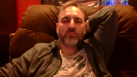 Snapshot of beardedambition chatting on 05/05/26, 11:24 beardedambition online show from 05/05/26, 11:24
