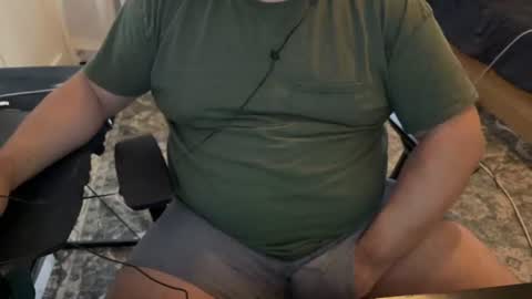 Snapshot of beardudeguy chatting on 06/19/26, 10:52 beardudeguy online show from 06/19/26, 10:52