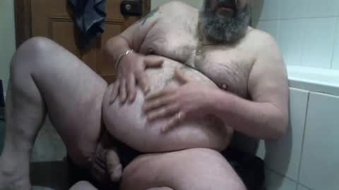 Snapshot of bearsteve75 chatting on 12/29/24, 01:06 bearsteve75 online show from 12/29/24, 01:06