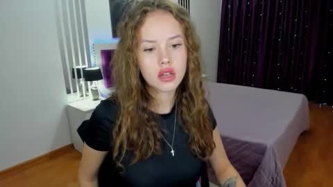 Snapshot of beatricewild chatting on 09/19/25, 10:49 BeatriceWild online show from 09/19/25, 10:49