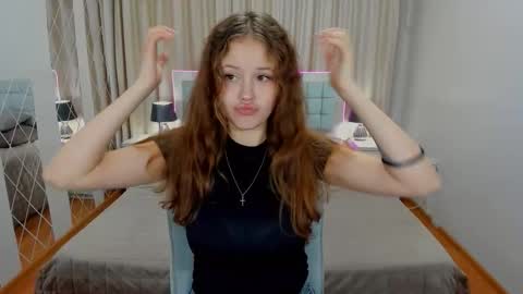 Snapshot of beatricewild chatting on 10/07/25, 11:07 BeatriceWild online show from 10/07/25, 11:07