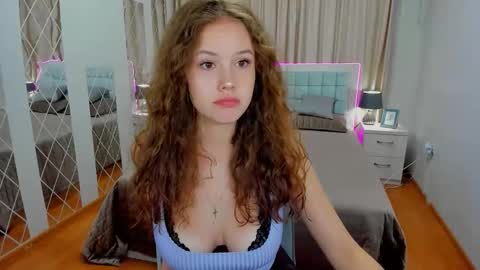Snapshot of beatricewild chatting on 10/14/25, 11:55 BeatriceWild online show from 10/14/25, 11:55