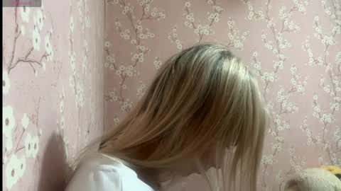 Mia online show from 04/02/26, 05:54