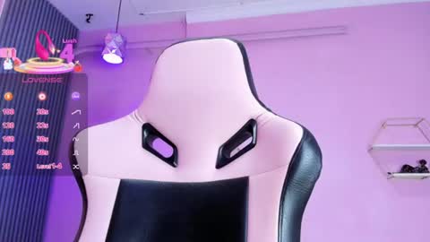 Snapshot of beautty_woman_ chatting on 06/22/26, 10:23 Sara online show from 06/22/26, 10:23