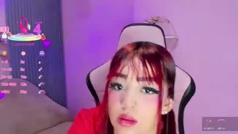 Snapshot of beautty_woman_ chatting on 07/17/26, 10:33 Sara online show from 07/17/26, 10:33