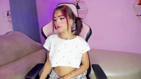 Snapshot of beautty_woman_ chatting on 07/25/26, 10:46 Sara online show from 07/25/26, 10:46
