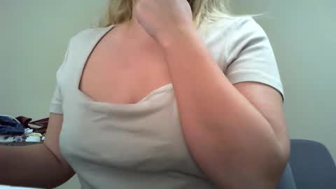 beauty_annyta online show from 03/19/26, 09:02