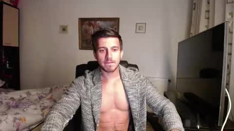 Snapshot of beauty_hard_beast chatting on 09/16/25, 02:01 Mia and Jake online show from 09/16/25, 02:01