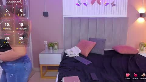 Snapshot of beauty_milf4 chatting on 02/03/25, 12:58 Chantall online show from 02/03/25, 12:58