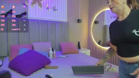 Snapshot of beauty_milf4 chatting on 06/17/26, 03:31 Chantall online show from 06/17/26, 03:31
