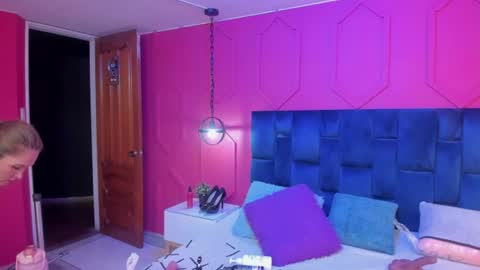 Snapshot of beauty_milf4 chatting on 07/05/26, 12:23 Chantall online show from 07/05/26, 12:23