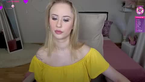 Snapshot of beauty_sashaxx chatting on 06/15/26, 03:03 beauty Sasha online show from 06/15/26, 03:03