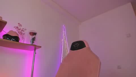 Eliise online show from 02/24/25, 12:37