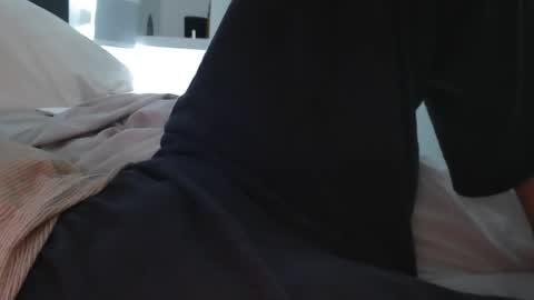 Snapshot of beautyinyoursmile chatting on 09/17/25, 03:41 love2seeudear online show from 09/17/25, 03:41