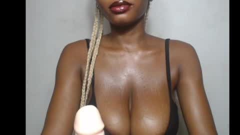 Snapshot of beautyslut1 chatting on 05/01/26, 04:44 beautyslut1 online show from 05/01/26, 04:44