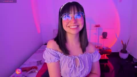 Snapshot of becca_be_ chatting on 06/12/26, 05:17 Becca is here online show from 06/12/26, 05:17