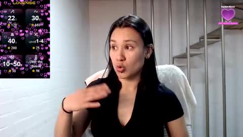 Daniela online show from 11/17/25, 01:44