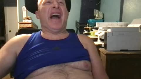 Snapshot of beckster040 chatting on 06/17/26, 07:00 beckster online show from 06/17/26, 07:00