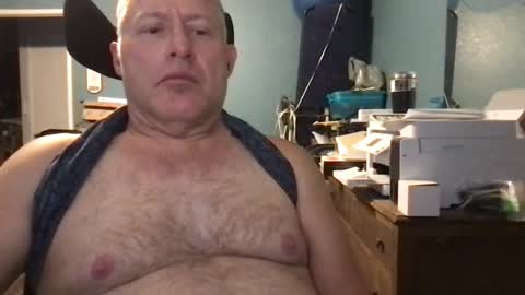 Snapshot of beckster040 chatting on 07/15/26, 05:56 beckster online show from 07/15/26, 05:56