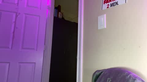 Snapshot of beckytheclown chatting on 02/21/25, 04:26 Beckytheclown online show from 02/21/25, 04:26