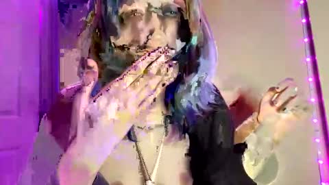 Snapshot of beckytheclown chatting on 03/12/25, 12:20 Beckytheclown online show from 03/12/25, 12:20