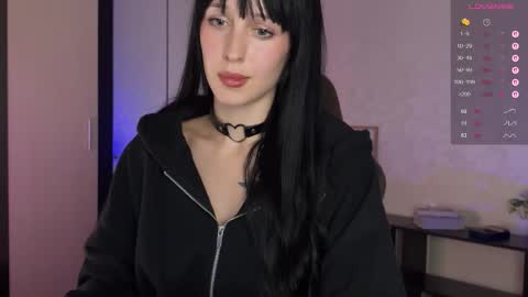 Violet online show from 11/06/25, 04:30