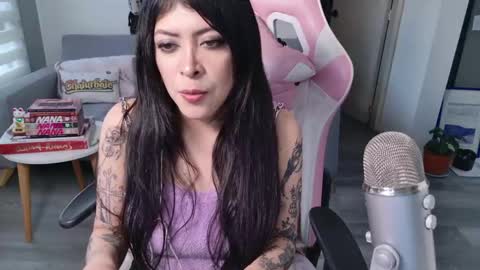 Snapshot of bedroomeyess chatting on 05/22/26, 10:15 Amber UwU IM MOVING AND IS CRAZY ILL BE BACK VERY SOON 3 MISS YA ALREADY online show from 05/22/26, 10:15