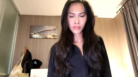 Snapshot of bee_thai chatting on 06/03/26, 10:15 bee_thai online show from 06/03/26, 10:15