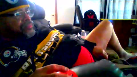Snapshot of beef69dog chatting on 05/11/26, 02:45 BEEF69DOG online show from 05/11/26, 02:45