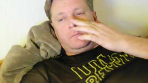 Snapshot of beefeater_7 chatting on 11/25/25, 10:43 beefeater_7 online show from 11/25/25, 10:43