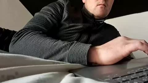 beenee3 online show from 12/30/24, 08:43