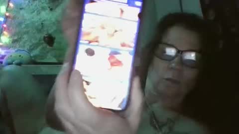 Snapshot of beesmithfield chatting on 05/22/26, 10:54 beesmithfield online show from 05/22/26, 10:54