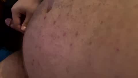 Snapshot of beezc12 chatting on 02/12/25, 02:43 beezc12 online show from 02/12/25, 02:43