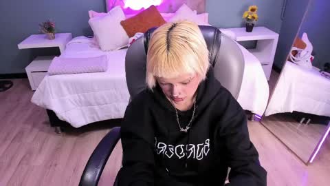 Bela online show from 04/10/26, 01:05