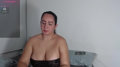 hadid online show from 02/08/26, 03:54