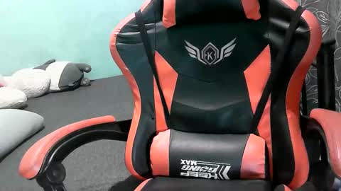 Tezza online show from 10/22/25, 01:06