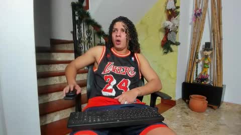 independent model online show from 11/22/25, 01:04