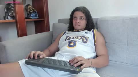 independent model online show from 03/19/26, 06:23