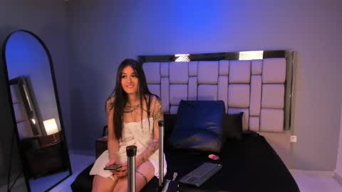 Snapshot of belanny_ chatting on 05/17/26, 04:21 Bella online show from 05/17/26, 04:21