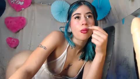 modelo independiente online show from 12/04/24, 11:57