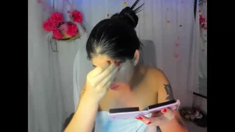 modelo independiente online show from 04/17/26, 09:40