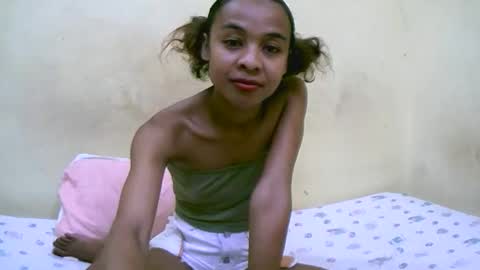 Snapshot of bella193999 chatting on 11/09/25, 06:17 bella193999 online show from 11/09/25, 06:17